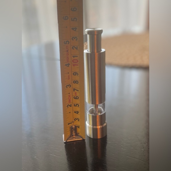 Sleek Stainless Steel Salt and Pepper Grinder Set - Picture 5 of 5